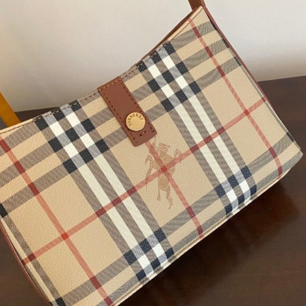 Burberry classic underarm bag